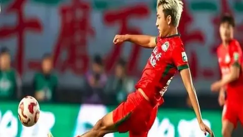 挑战连胜巅峰！切尔西冲击英超五连霸之旅，战意燃烧！